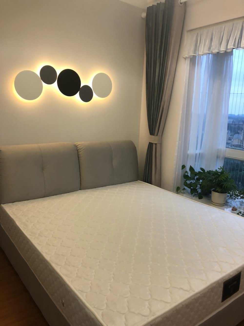 PUCK WALL ART | Fluorescent wall light