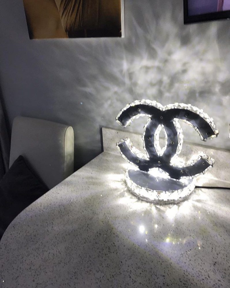 ModesMinimalist Table lamp Personalized K9 Crystal Desk Lights